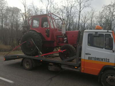 Traktor szállítása